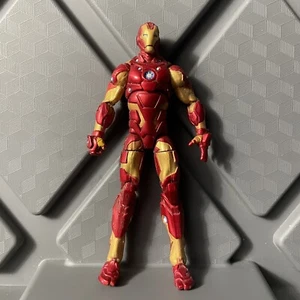 Figura de acción Iron Man Red Gold Suit 4" Marvel Universe Hasbro Scale 2010 - Imagen 1 de 2