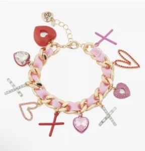Bracciale Betsey Johnson Rosso Rosa Nastro Cuori XO Love Charm San Valentino Tono Oro - Foto 1 di 2