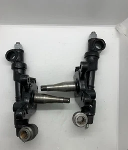 MGB GT y Roadster Stub Axles & King Pins BTB764 BTB765 1962-80 LH&RH + kits de pernos - Imagen 1 de 21