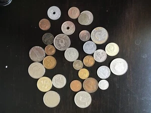 30 vintage world coins: 1941 Vatican 1 lire coin, 1964 Norway bird coin - Picture 1 of 4