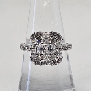 Art Deco Style Cocktail Ring Sz 7 Cubic Zirconia Silver Tone Squared Chunky - Bild 1 von 11