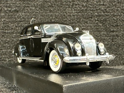 Signature Model 1936 Chrysler Airflow Black 1/32 Scale Diecast Model Car Vintage - Image 1 of 4