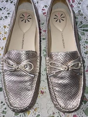 Isaac Mizrahi Live Women’s Gold Snakeskin Loafers Driving Flats  Size 9 Preowned - Image 1 of 4