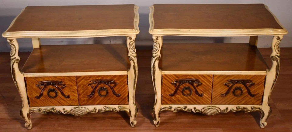 1920 par de Mesas de Cabeceira/Mesas de Cabeceira Francesas Antigas de Madeira Cetim Pintadas à Mão - Imagem 1 de 4