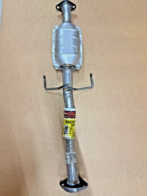 Convertidor catalítico de ajuste directo Walker Exhaust Ultra EPA 54484 Foto 1 de 3