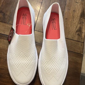 NEW Slip On Sneakers White Soft Stretch Walking Shoe Size 9.5 Slip Resistant - Picture 1 of 8