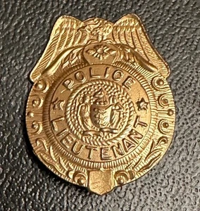 Prendedor de teniente de policía de latón dorado de la década de 1930 - Imagen 1 de 2