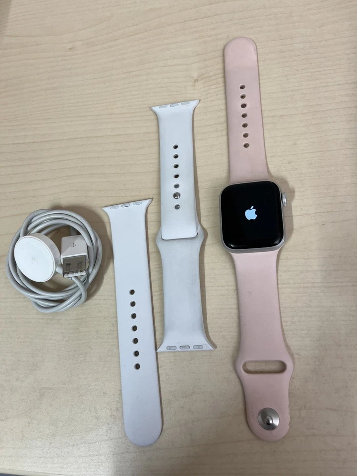 Apple watch se 40mm (1. generation) Apple Watch SE (GPS, 40 mm) Aluminiumgehäuse - Bild 1 von 4