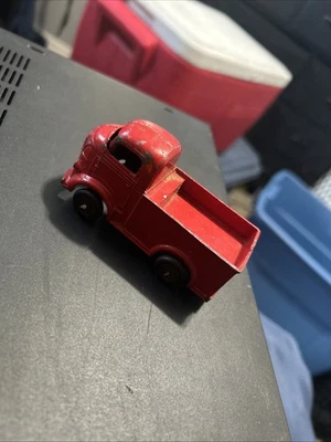 Camión de reparto de juguete vintage Barclay GMC fundido a presión cabina roja sobre motor (COE) Foto 1 de 4