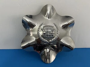 1999 2000 CADILLAC ESCALADE GENUINE FACTORY OEM CENTER CAP CAD9593754 GMC9593139 - Picture 1 of 10