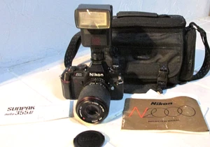 NIKON N2000 CAMERA w/ SUNPAK AUTO 355 AF FLASH & MANUAL & CASE   WORKS!! - Picture 1 of 8