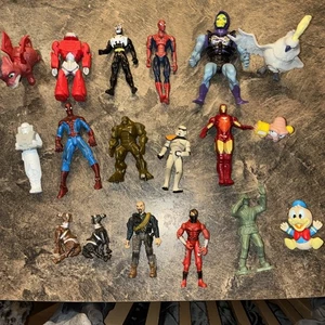 Lote de figuras de acción de colección 18 de ellas todo tipo Spider-Man, Iron Man y más - Imagen 1 de 15
