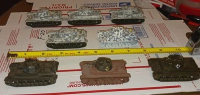 (F-20) 8 Roco WWII German Panzer IV Tanks. Painted. 1:87. Sold As Is. - Image 1 of 4