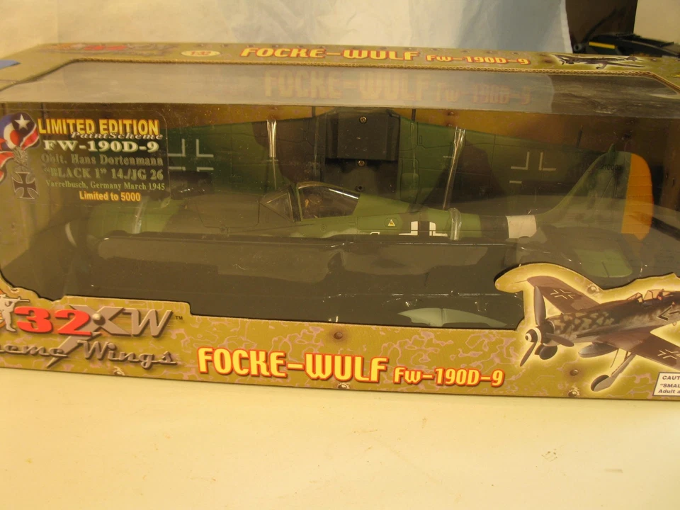 21st Century Toys Ultimate Soldier 1/32 Focke-Wulf Fw-190A-7/A-8/A-9 Red 19 MIB