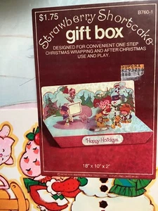 Caja de regalo vintage para pastel corto de fresa y tiempo de juego después de usar. Punch Out Holidays - Imagen 1 de 6