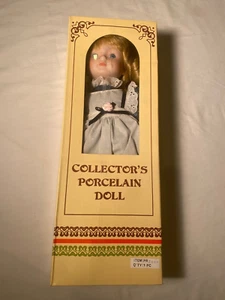 Sammler Porzellanpuppe, irisches Kleid und Hut, groß 15 Zoll Ht. , neu im Karton - Bild 1 von 13