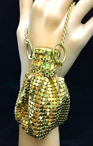 Shiny Expandable Gold Tone Mesh Coin Purse Beggars Bag Hinged Top Cover Vintage - Picture 1 of 7