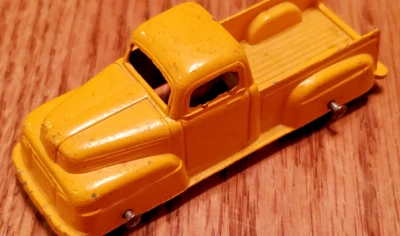 Tootsie Toy 1949 FORD F1 PICKUP TRUCK Open Tailgate Metal Yellow 3" Nice Paint - Image 1 of 4