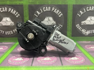 2005-2008 HONDA PILOT SUNROOF MOTOR ASSEMBLY (Ident: 70450-S9V-A000) OEM - Image 1 of 4