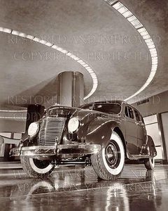 Foto Art Deco 20x24: 1937 Chrysler Airflow sedán de cuatro puertas en edificio Chrysler - Imagen 1 de 1
