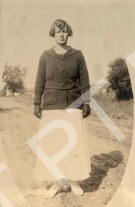 Vtg Antique Oval Photo Well-Dressed Pretty Young Woman Modeling Fashion 1910s - Picture 1 of 3