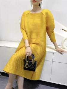 Plissee Stoff Rundhals locker Plissee Kleid Fledermausärmel Midikleid - Bild 1 von 19