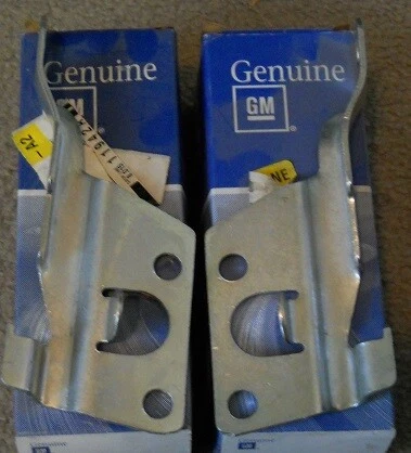 Correa de capó derecha y derecha Buick Regal Oldsmobile Cutlass 1987-96 NOS Foto 1 de 1