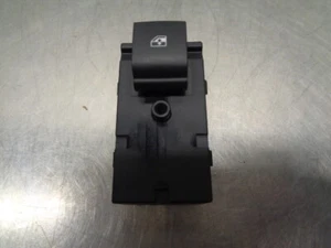 VAUXHALL ZAFIRA 2015 Electric Window Switch N/S/R 13301888: 72867 - Picture 1 of 3