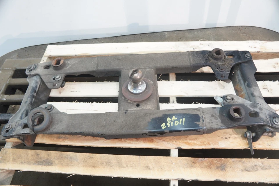 Rear Truck Bed Gooseneck Fifth Wheel Trailer Tow Hitch Ford F450 Super Duty 2017 - Imagem 1 de 4