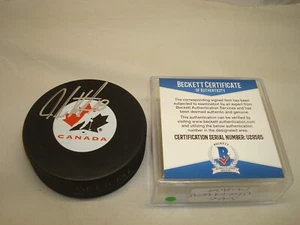 Jake Virtanen signed Team Canada Hockey Puck handsigniert Beckett BAS COA 1A - Bild 1 von 3