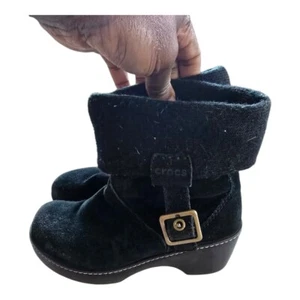 Crocs 11554 Winter Pull On Boot Sz 6W Women Black Suede Suede Knit Top Buckle  - Picture 1 of 17