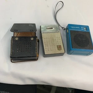 Vintage Radio's Lot of 3 ( Magnavox AM-80) (Realtone TR-1843) (Realistic Tandy) - Picture 1 of 8