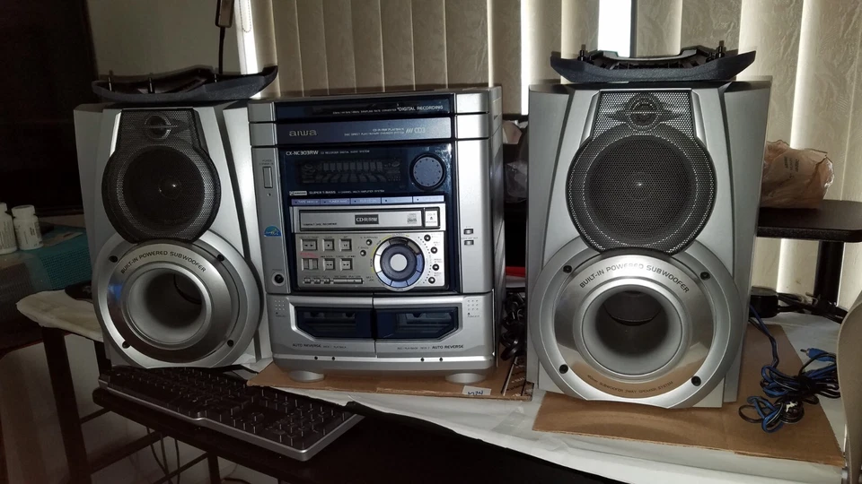 二手-罕见-原装 AIWA 立体声系统 带盒式磁带卡座-[不工作] — 第 1/4 张图片