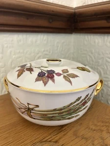 Royal Worcester Evesham Gold Round Casserole Dish with Lid. Shape 23 - Picture 1 of 12