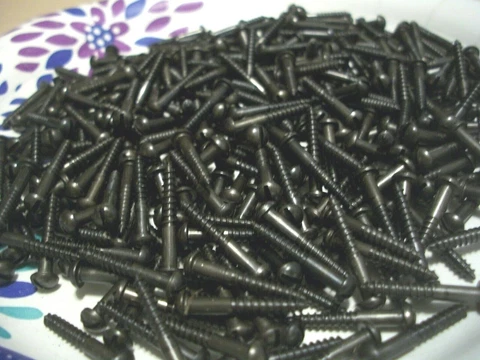70 - VINTAGE NEW-OLD STOCK BLUED SLOTTED ROUND HEAD STEEL WOOD SCREWS, 3/4" X #4 Cover