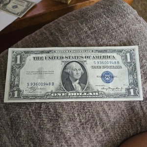 1935-A $1 One Dollar Silver Certificate "R". - Picture 1 of 5