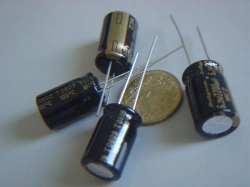 8 Stück RUBYCON MCZ 2200uF 6,3V Capacitor +105°C  Japan Kondensator  NEU NOS - Bild 1 von 1