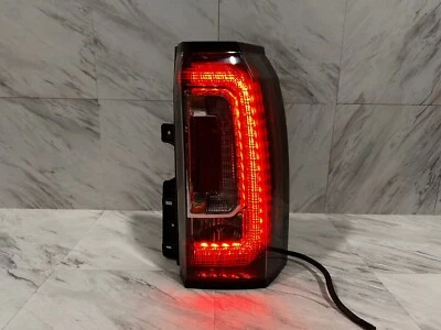 GMC YUKON DENALI XL 2015-2020 luz trasera OEM lado derecho del pasajero LED 84536243 Foto 1 de 4
