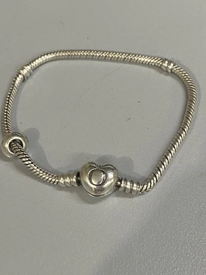 Bracciale Pandora in argento con chiusura a cuore - Immagine 1 di 4