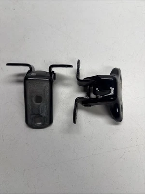 2017-2022 TOYOTA PRIUS  REAR RIGHT PASSANGER DOOR HINGES OEM - Imagem 1 de 4