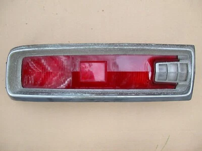 Toyota Corona Mark II 1971-72 - OEM L/H luz trasera del conductor - 22-29 L Foto 1 de 4