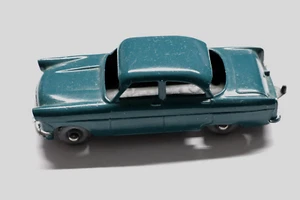 Matchbox Lesney MB33A4, Ford Zodiac MkII, dark green body, mint, metal wheels - Imagen 1 de 5