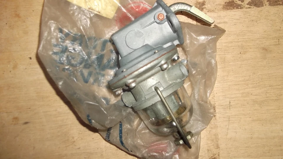 NEW AC DELCO  GLASS BOWL TYPE FUEL PUMP XP90039 - Image 1 of 1