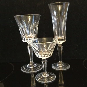 ''CASTELLO DI WINDSOR'' - di MIKASA - 1 VINO 1 FLAUTO CHAMPAGNE E 1 SHERRY - RM1 - Foto 1 di 7