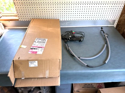 GM OEM NOS 88956587 convertible pestillo superior 2004-2009 Cadillac XLR Foto 1 de 4