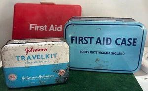 3 KITS DE PRIMEROS AUXILIOS DE COLECCIÓN CON CONTENIDO JOHNSON & JOHNSON Y 2 DE BOTAS - Imagen 1 de 10