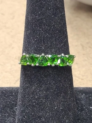 Anillo de banda de rodio diopsido de cromo verde sobre plata de ley 1,22 quilates talla 8 Foto 1 de 2