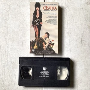 Elvira Mistress of the Dark VHS 1994 - Picture 1 of 2