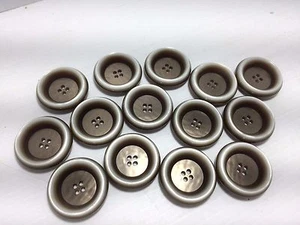 Neu 8 braune Perlmutt Kunststoff Knöpfe 1 3/16, 1 1/8, 7/8, 13/16, 9/16 Zoll M9  - Bild 1 von 10