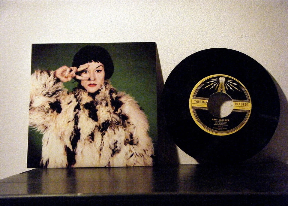 AMY WALKER 7 Inch 45 Discourse on Accents 2011 Third Man PS - Image 1 of 1